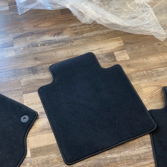 Black Car Floor Mats Set - Picture 6 of 10